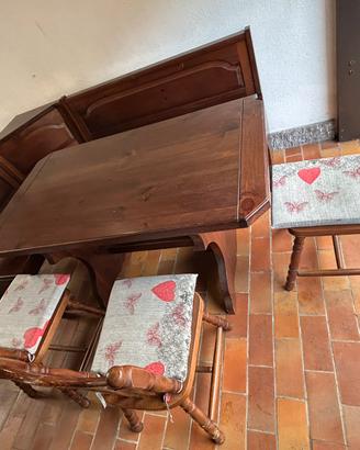 Tavolo in legno massello +  panca angolare e sedie
