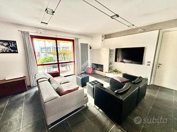 VILLA A SCHIERA D'ANGOLO A COSTA VOLPINO