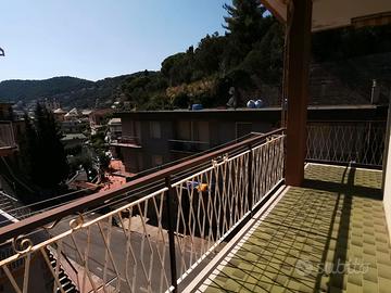 Attico bella Balconata vivibile comodo Mare Box