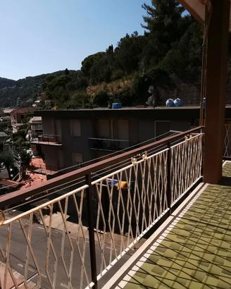 Attico bella Balconata vivibile comodo Mare Box