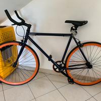 Bicicletta scatto fisso
