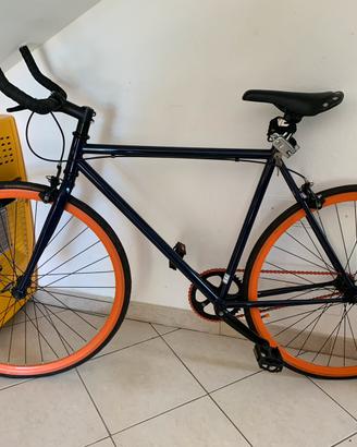 Bicicletta scatto fisso
