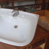 Lavabo con miscelatore