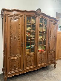 Mobile e scrivania in legno