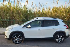 Peugeot 2008 BlueHDi 100 Allure - Full Optional