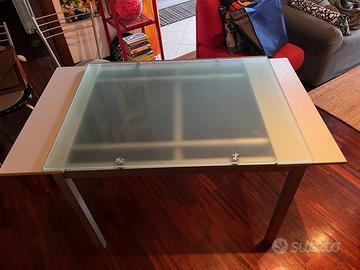 Tavolo +4 sedie 60 euro