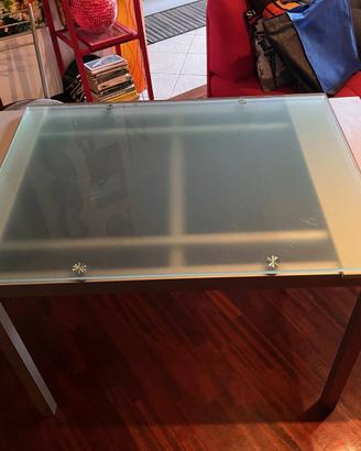 Tavolo +4 sedie 60 euro