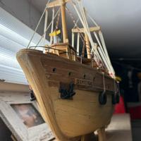 Barca modellismo in legno e fatta a mano