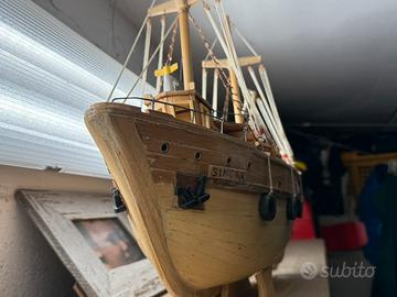 Barca modellismo in legno e fatta a mano