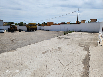 Piazzale uso parcheggio / deposito