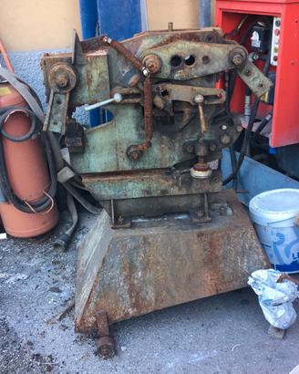 Macchinario per foratura e taglio ferro