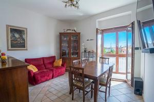 Opicina, trilocale ristrutturato con posto auto