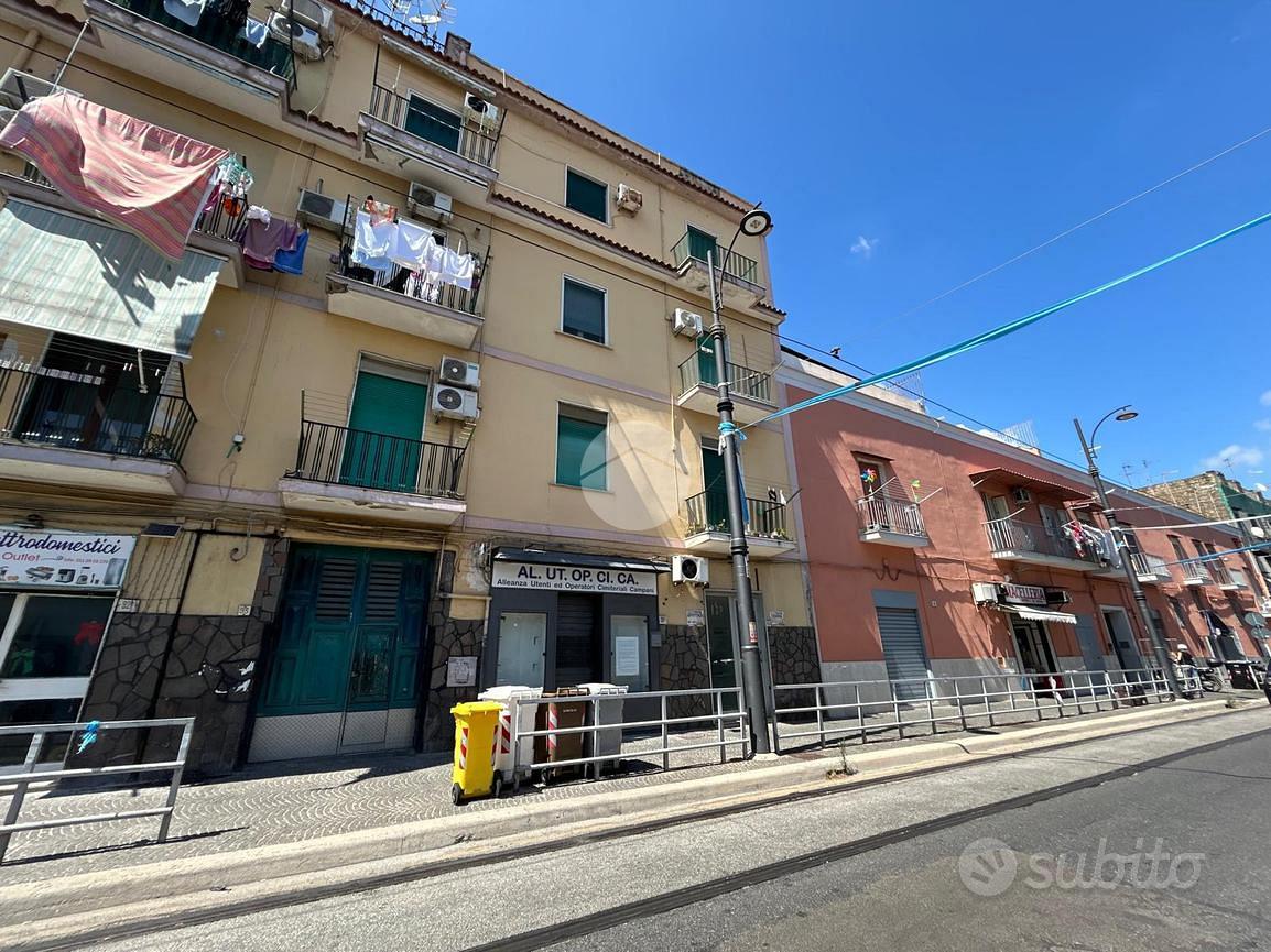 NEGOZIO A NAPOLI - Vista 3