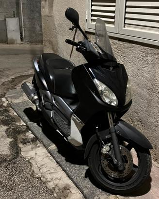 Yamaha x max