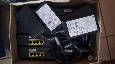 Cisco 877 completo di alimentatore (4 disponibili)