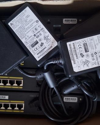 Cisco 877 completo di alimentatore (4 disponibili)