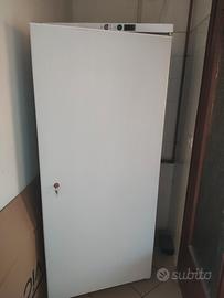 armadio frigo professionale
