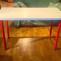 Tre tavoli IKEA con gambe da avvitare