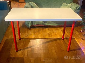 Tre tavoli IKEA con gambe da avvitare