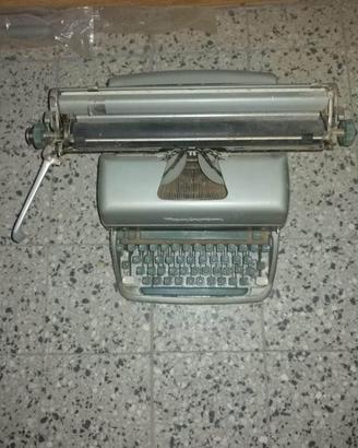 Macchina da scrivere anni 50