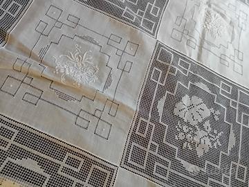 biancheria ricamata a mano mai usata