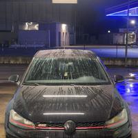 Golf GTI.   U r g e n t e