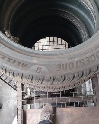 Pneumatici invernali Bridgestone 225/50R18