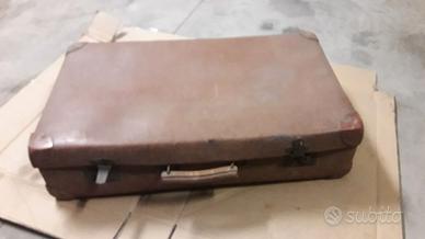 Valigia antica per teatro