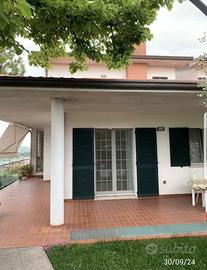 Villetta a schiera con giardino