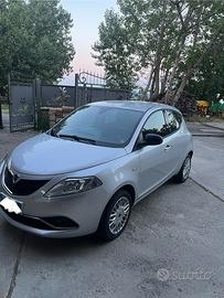 Lancia y elefantino