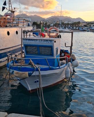 Barca da pesca con licenza