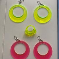 Orecchini e Anello Fluo