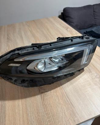 Faro dx anteriore mercedes classe A incidentato