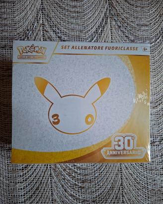 ETB SET ALLENATORE FUORICLASSE 30º ANNIVERSARIO