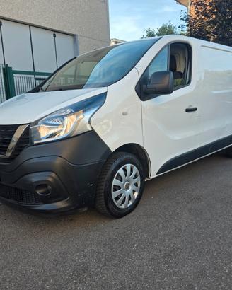Nissan NV300 27 2.0 dCi 120CV PC-TN Van