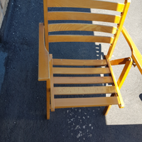 Tavolo e tre sedie in legno più spiaggina mare