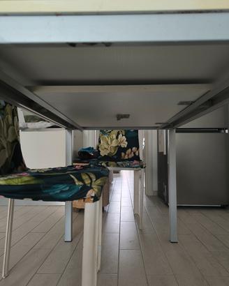 tavolo cucina bianco con sedie 