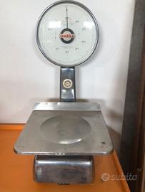 Bilancia ad orologio Omega vintage