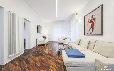 AMPIO TRILOCALE RISTRUTTURATO CON 3 BALCONI E 2 PO