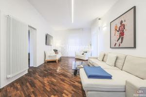 AMPIO TRILOCALE RISTRUTTURATO CON 3 BALCONI E 2 PO