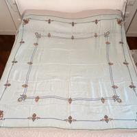 Antica tovaglia in lino ricamata a mano