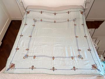 Antica tovaglia in lino ricamata a mano