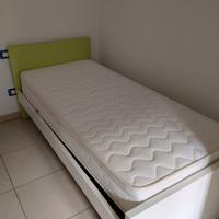 letto singolo con rete a doghe e materasso 