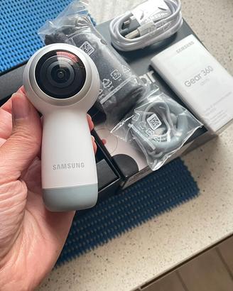 Samsung Gear (2017) con accessori ancora imballati