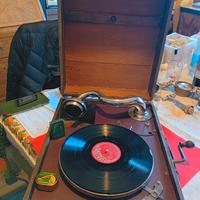 grammofono antico a manovella