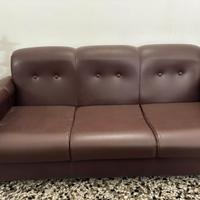 DIVANO IN PELLE