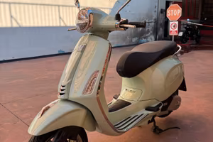 Vespa Primavera Verde 125 (2024) - Solo 3.100 km