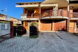 VILLA A SCHIERA D'ANGOLO A LEINÌ