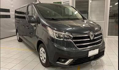 Noleggio van 9 posti senza autista. Cargo o traino