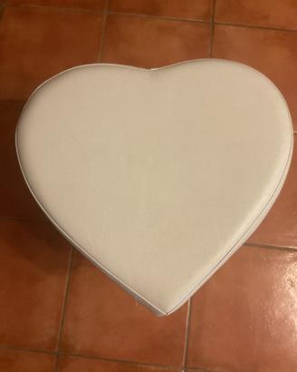 Pouf a forma di cuore bianco